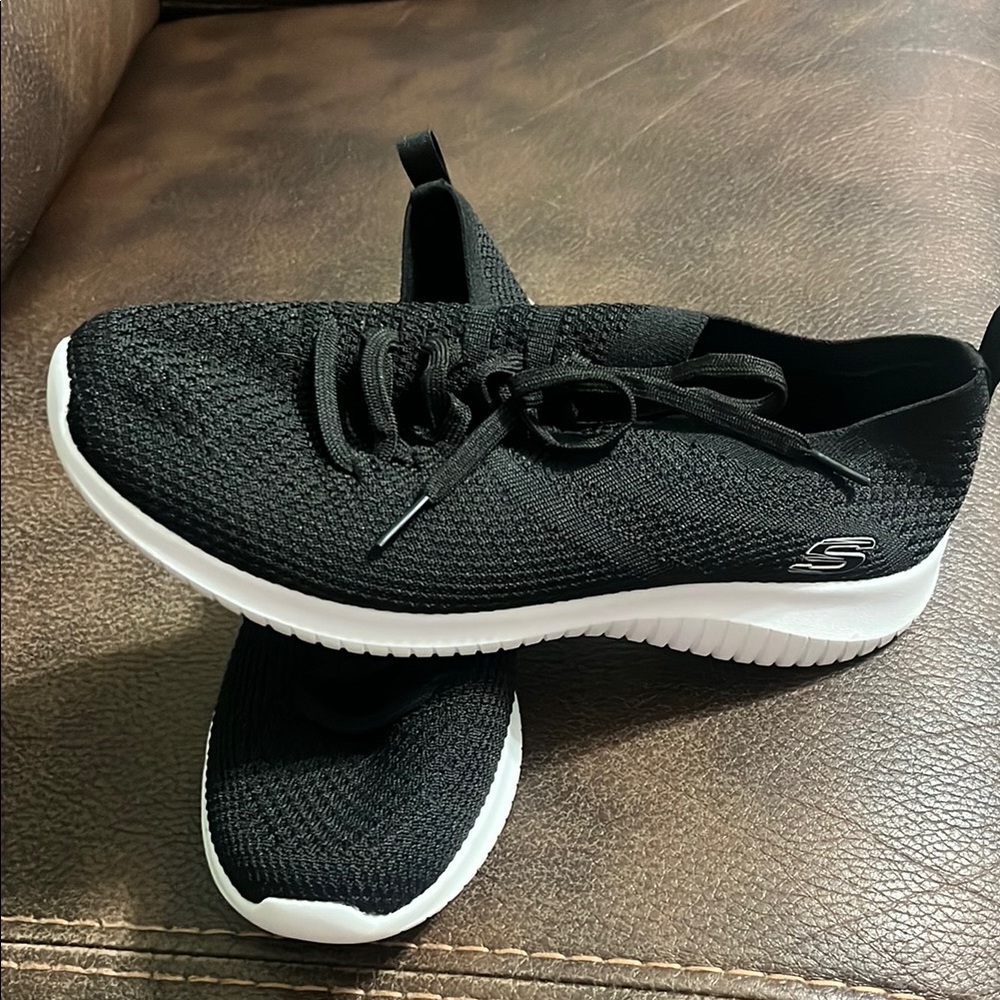 Skechers Black and White Sneakers with Breathable Mesh - Picture 1 of 10